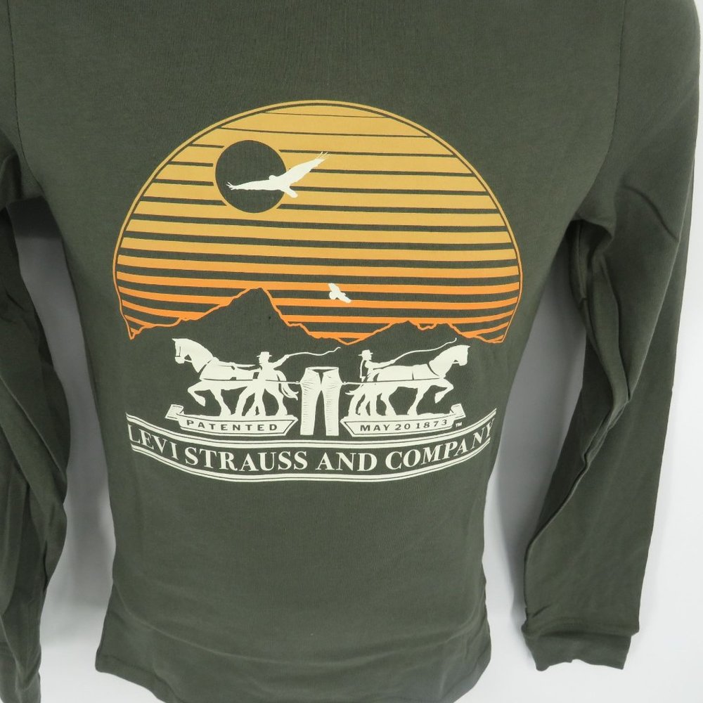 Levi's Men's Green Long Sleeve Graphic Tee Shirt Sunset & Horse Design NWT - Picture 3 of 5